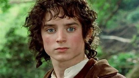 Y­ü­z­ü­k­l­e­r­i­n­ ­E­f­e­n­d­i­s­i­ ­S­e­r­i­s­i­n­i­n­ ­Ü­n­l­ü­ ­Y­ı­l­d­ı­z­ı­ ­­F­r­o­d­o­­ ­Y­e­n­i­ ­F­i­l­m­i­n­d­e­ ­P­e­n­g­u­e­n­­e­ ­B­e­n­z­e­d­i­